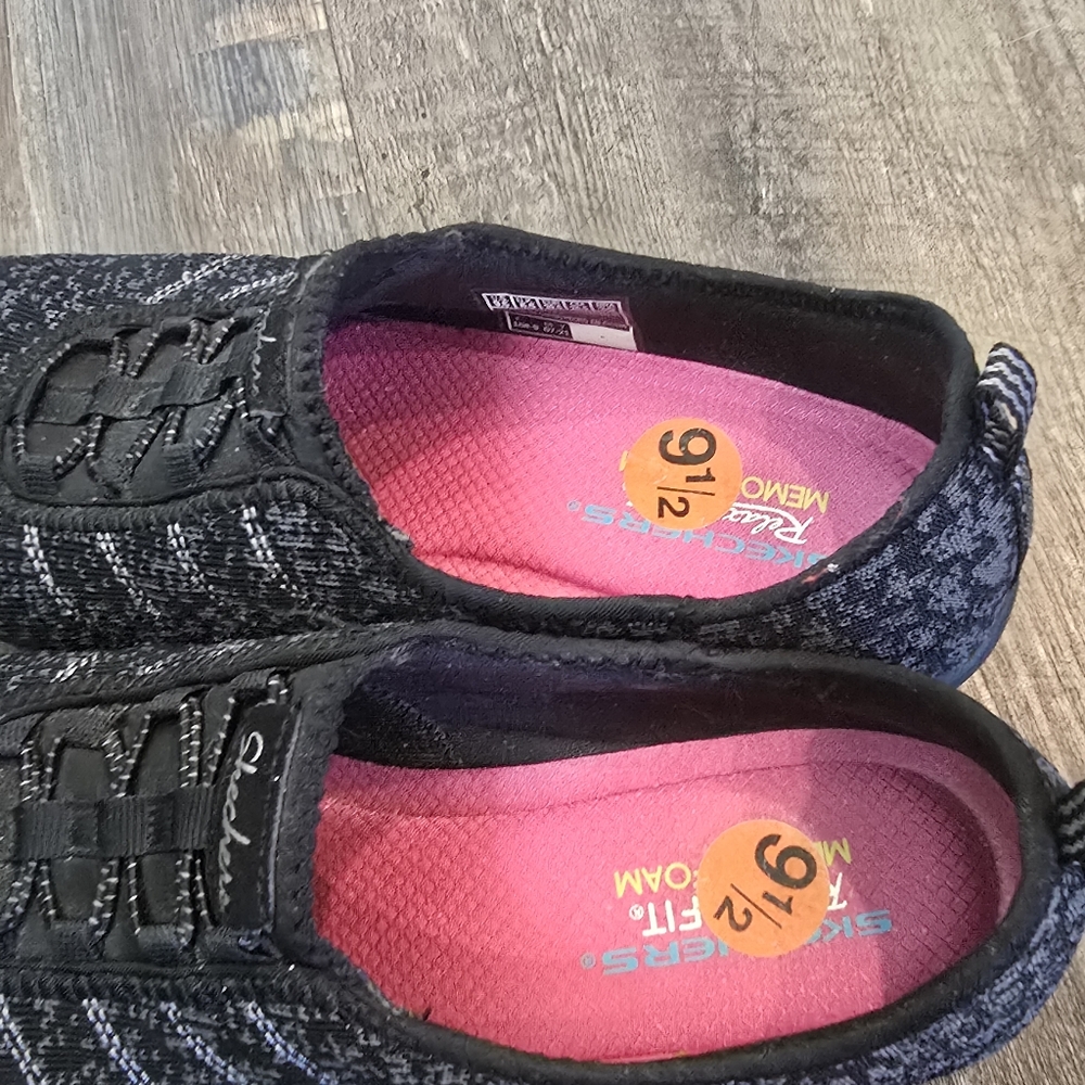 Skechers Relaxed Fit Memory Foam Insole Knit Slip On Athletic Womens 9.5 - Picture 11 of 15